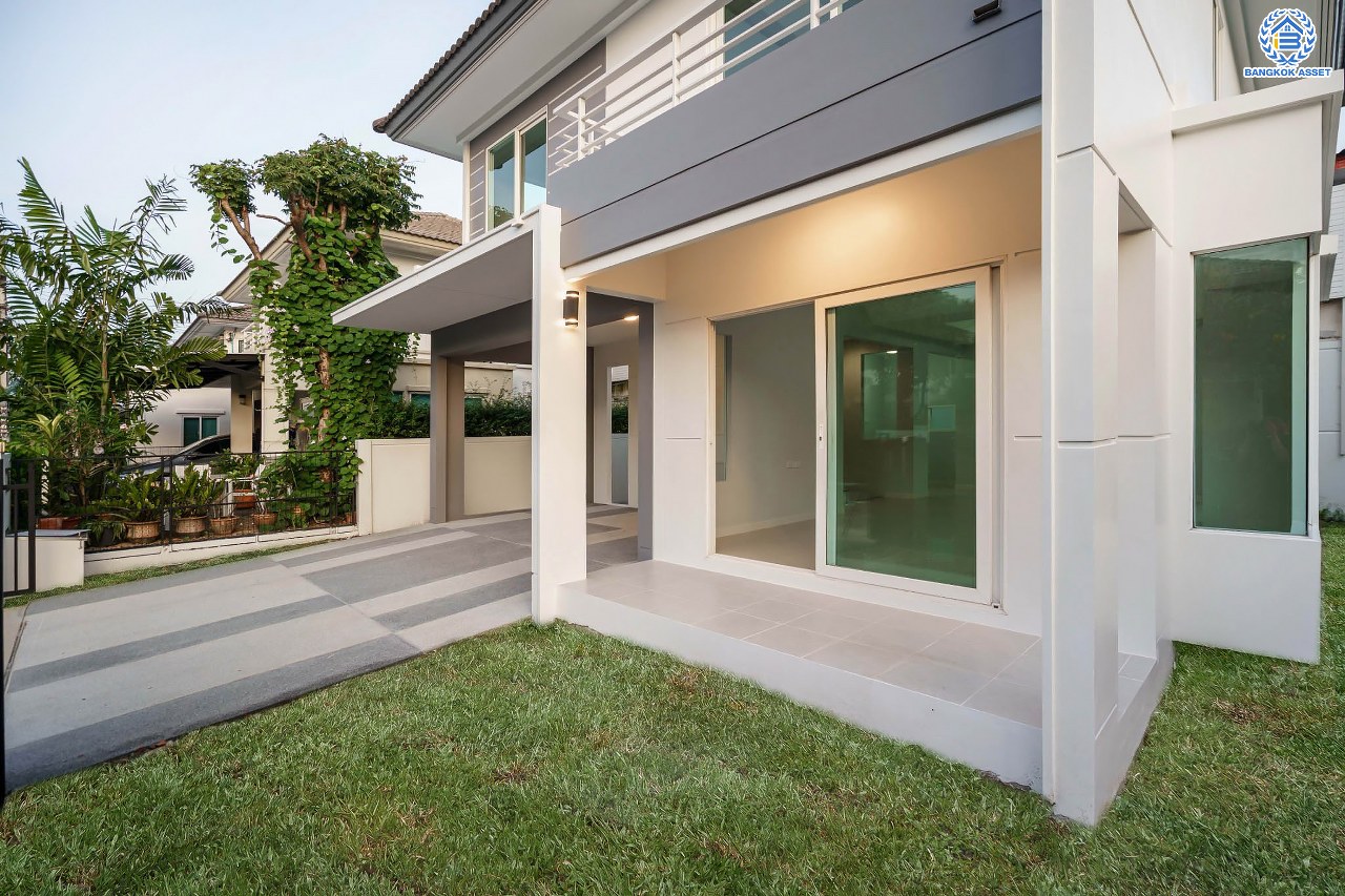 บ้านเดี่ยวมือสอง จากแบรนด์ LH โครงการ ชัยพฤกษ์ วัชรพล หลังใหญ่ เนื้อที่ 50.6 ตร.ว. ฟังก์ชัน 3 ห้องนอน 3 ห้องน้ำ จอดรถได้ 2 คัน พร้อม Facilities ครบครัน บนทำเลเดินทางสะดวก ติดถนนสุขาภิบาล5 เชื่อมต่อหลายเส้นทาง ใกล้ทางด่วน "ฉลองรัช" และรถไฟฟ้าสายสีเขียว "สถานีสายหยุด"